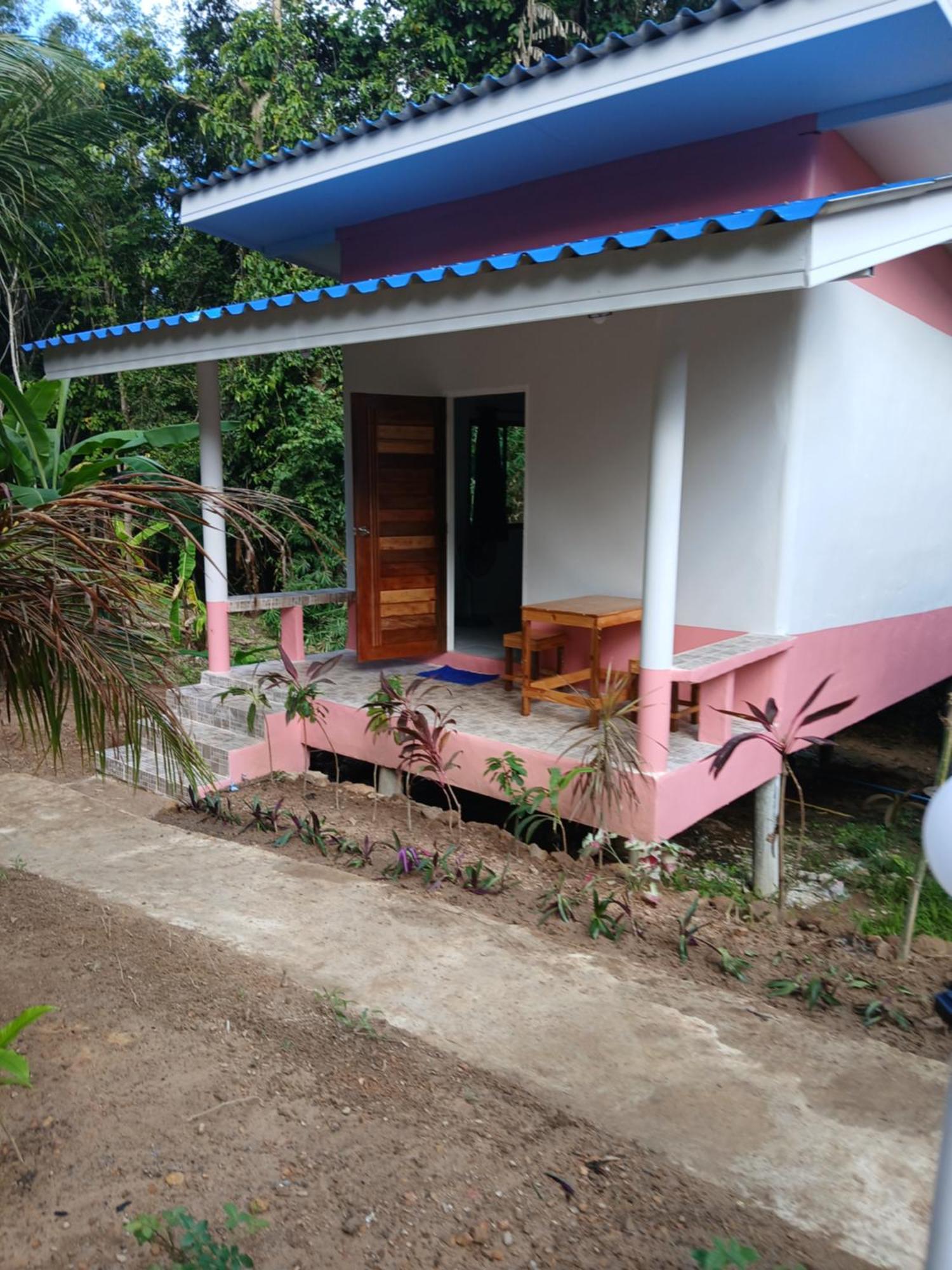 Pineapple Gardens Hotel Ko Kut Exterior photo
